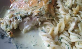 Запеченная рыба с макаронами