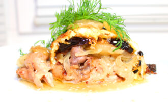 Курица с черносливом запеченная в духовке.