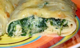 Блины с курицей и шпинатом