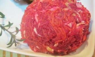 Салат из капусты, свеклы и моркови
