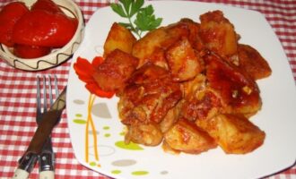Курица с картошкой в томатном соусе
