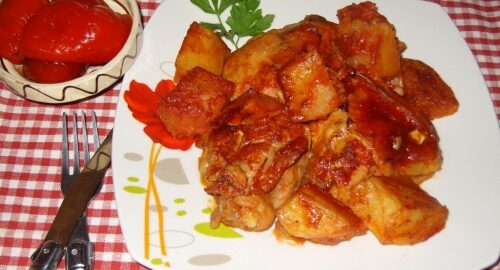 Курица с картошкой в томатном соусе
