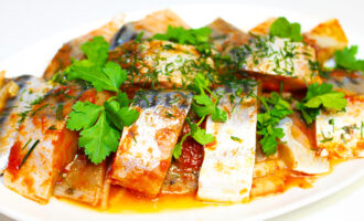 Маринованная скумбрия в томате