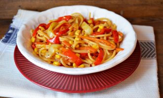 Паста с тушеными овощами
