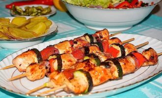 Куриные шашлычки с овощами