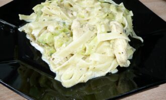 Паста с курицей и цуккини