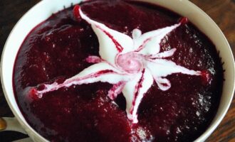 Свекольный суп-пюре с яблоками