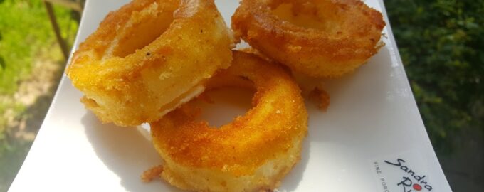 Луковые кольца с сыром
