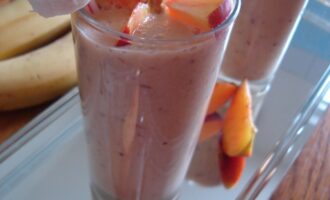 Молочный коктейль с бананом и нектарином