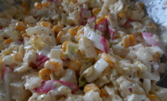 Салат с крабовыми палочками и ананасом