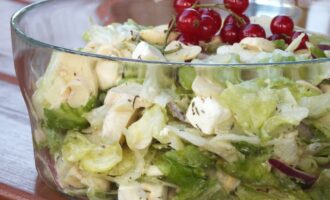 Салат с грибами и сыром фета