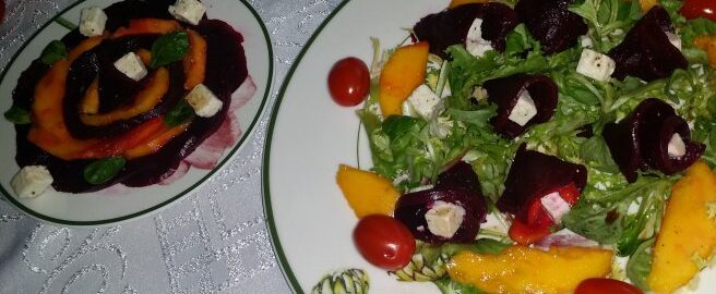 Салат из свеклы с манго и рассольным сыром