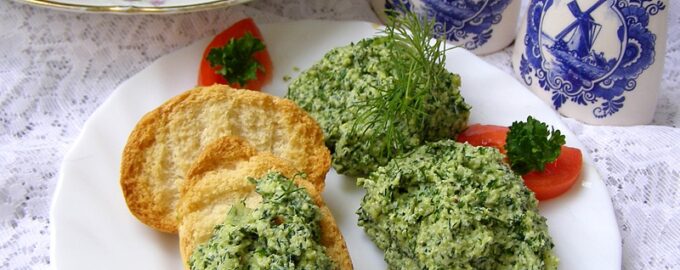 Закуска из сыра и зелени