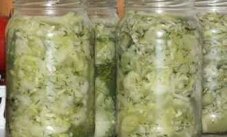 Салат из огурцов с укропом на зиму
