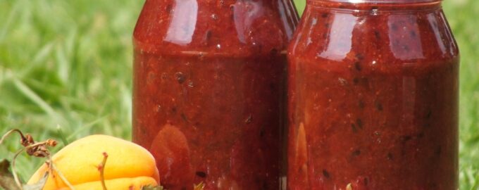 Варенье из крыжовника с клубникой