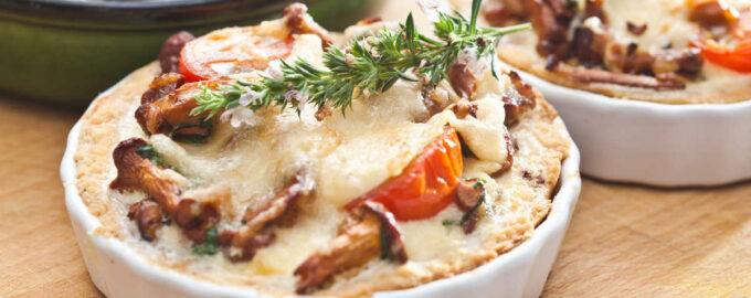 Мини киш с лисичками и сыром
