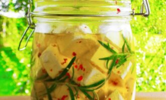 Сыр в оливковом масле