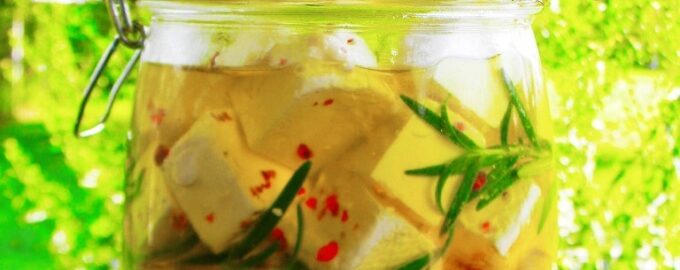 Сыр в оливковом масле
