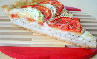 Пирог с кабачками, помидорами и сыром