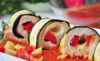 Рулетики из кабачков с курицей