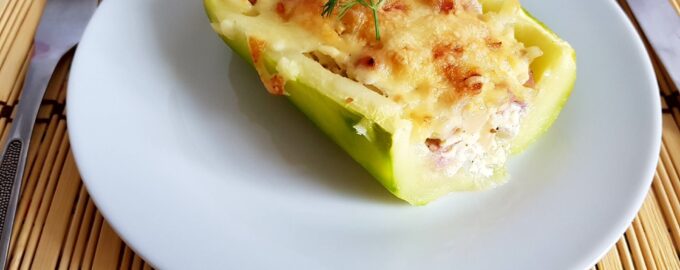 Лодочки из кабачков с ветчиной и сыром