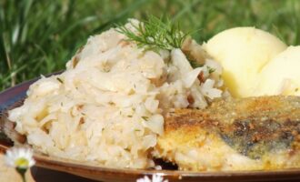 Капуста, тушеная с яблоками