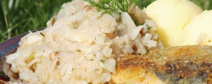 Капуста, тушеная с яблоками