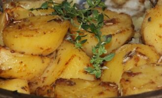 Румяный картофель в духовке