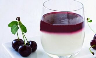 Панна-котта с ягодным сиропом - Простой рецепт вкусного десерта