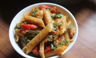 Макароны с курицей по-мексикански