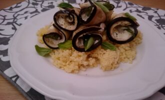 Рулеты из баклажанов с курицей