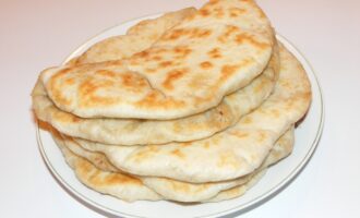 Пирог с мясом на сковороде