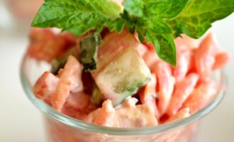 Салат с пастой и соусом ранч