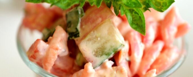 Салат с пастой и соусом ранч