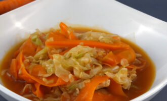 Куриные грудки с овощами и соевым соусом