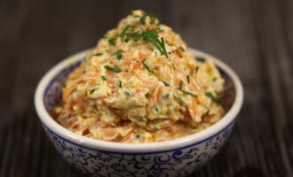 Морковь с орехами