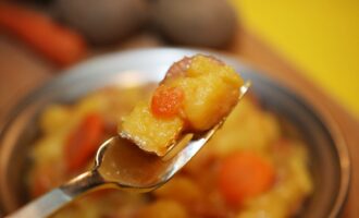 Тушеная картошка с колбасой