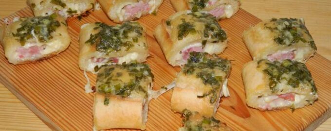 Запеченный багет с начинкой