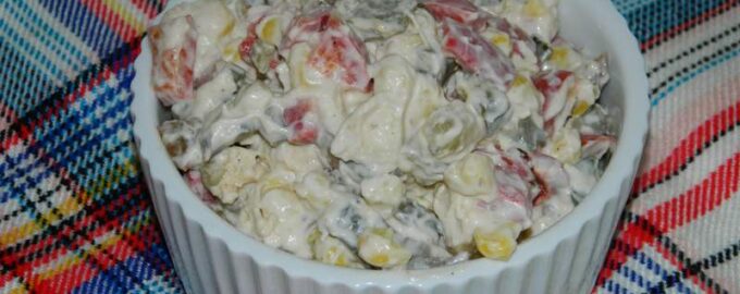 Салат с консервированными грибами и курицей