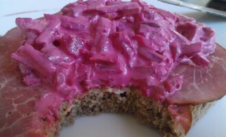 Салат из свеклы с маринованными грибами
