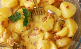 Картофель с соусом карбонара