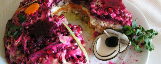 Салат с языком и гранатом