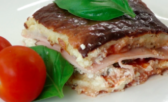 Хлебная запеканка с ветчиной, сыром и перцем