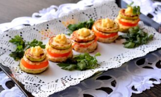 Кабачки с сыром и помидорами