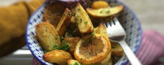 Картофель, запеченный с лимоном