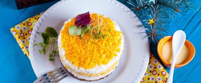 Салат с печенью и рисом