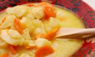 Картофельный суп с сыром и молоком
