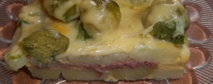 Запеканка из картофеля и брюссельской капусты