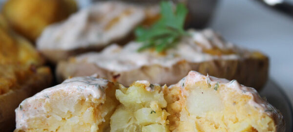Картофель, фаршированный сыром