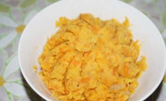 Гороховая каша с луком и морковью